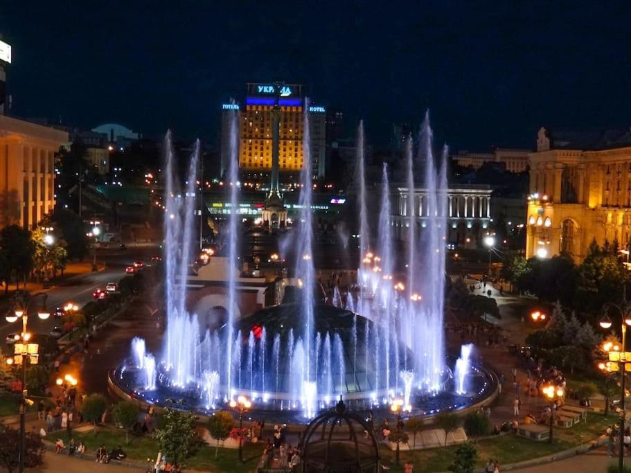 Apartment With View On Inpedendence Square Khreshchatyk Kiev Eksteriør billede