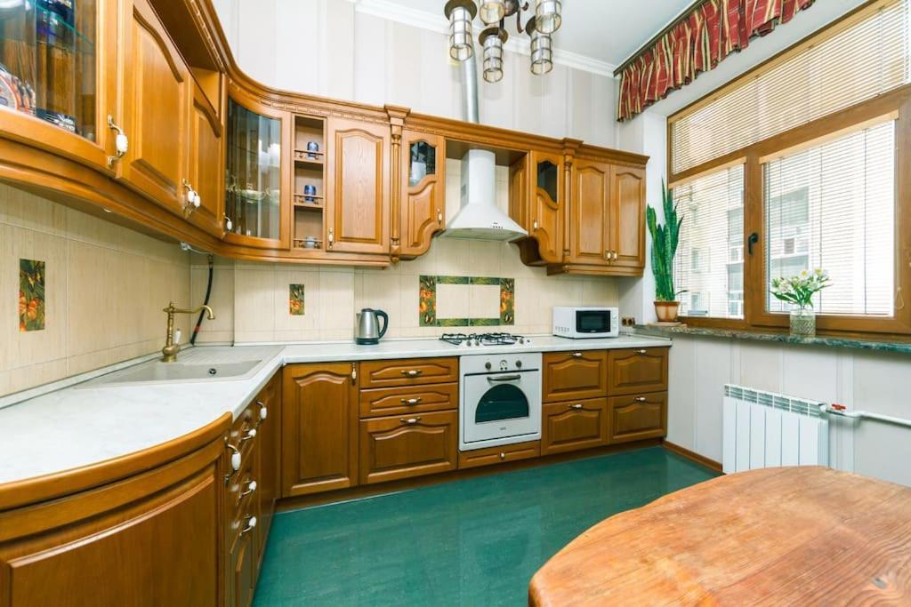 Apartment With View On Inpedendence Square Khreshchatyk Kiev Eksteriør billede