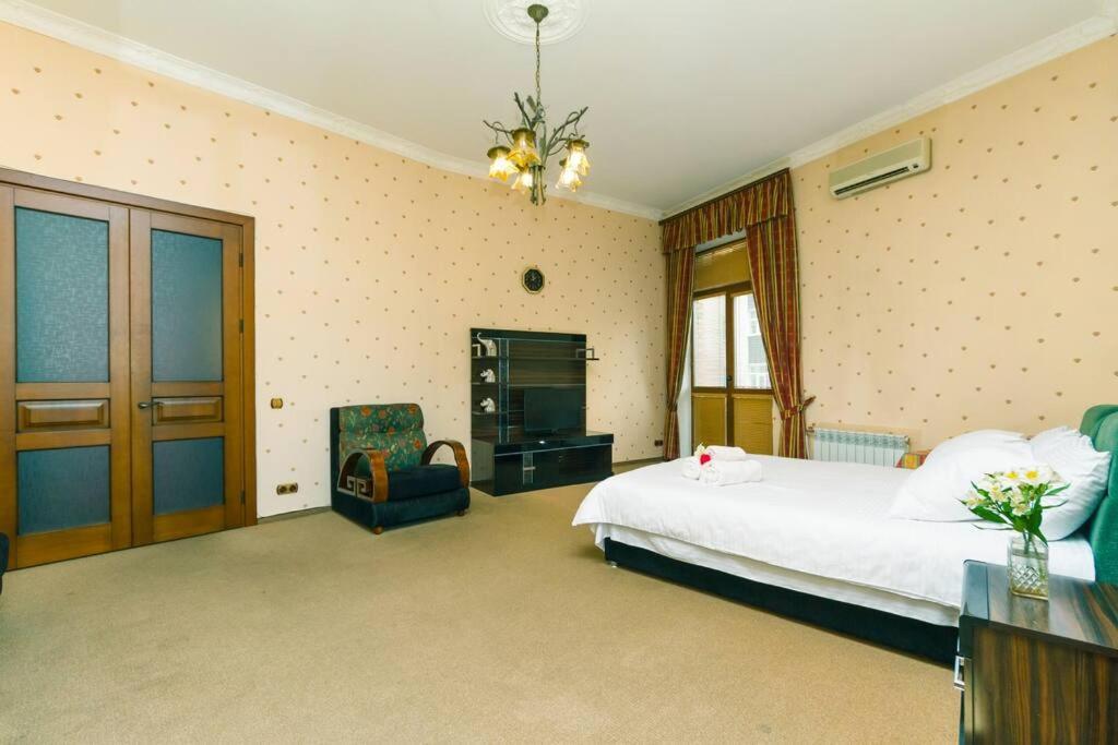 Apartment With View On Inpedendence Square Khreshchatyk Kiev Eksteriør billede